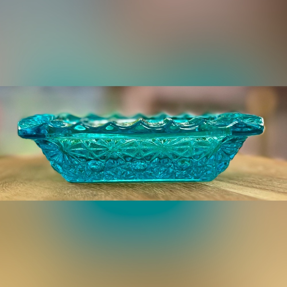 Vintage Pressed Glass Daisy & Button Pattern Ring/Trinket Holder by L.E. Smith - Picture 2 of 5